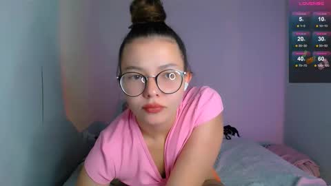 Snapshot of purple_peach chatting on 09-22-25, 10:28 Carolyn online show from 09-22-25, 10:28