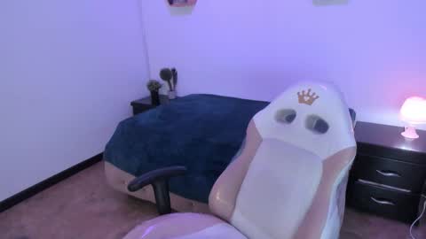 Anna  online show from 11-25-25, 04:34