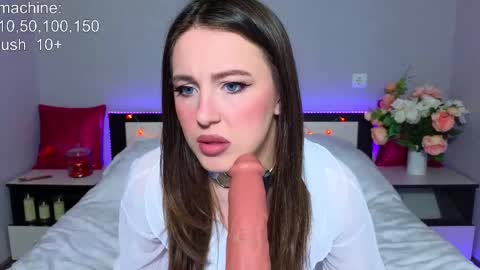 Snapshot of pussy_asmr chatting on 02-19-25, 04:44 Monica online show from 02-19-25, 04:44