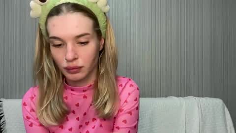 Snapshot of pussymoneywet chatting on 11-03-25, 12:06 Lina online show from 11-03-25, 12:06