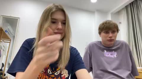 Snapshot of pussymoneywet chatting on 11-30-25, 06:34 Lina online show from 11-30-25, 06:34