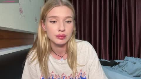 Lina online show from 04-13-26, 03:39