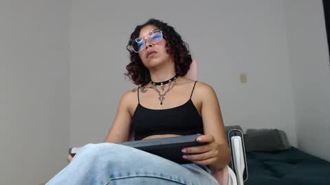 Snapshot of putakusan chatting on 12-25-24, 03:18 Izumi online show from 12-25-24, 03:18