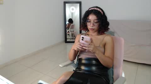 Snapshot of putakusan chatting on 02-24-25, 01:57 Izumi online show from 02-24-25, 01:57