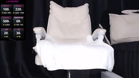 Snapshot of qianqian_ chatting on 11-25-25, 09:53 qianqian_ online show from 11-25-25, 09:53