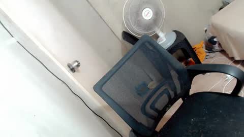 Snapshot of qn_jeshelle chatting on 01-29-25, 03:04 SimplePetite Astrid28 online show from 01-29-25, 03:04