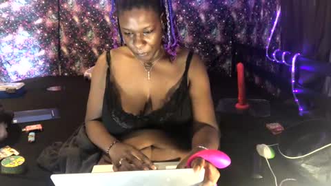 Snapshot of qnibee chatting on 11-02-25, 01:13 qnibee online show from 11-02-25, 01:13