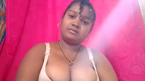 queen01love online show from 11-26-25, 05:08