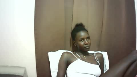 Snapshot of queen_0012 chatting on 04-18-26, 08:53 asher online show from 04-18-26, 08:53