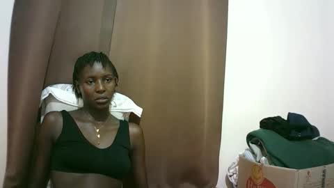 Snapshot of queen_0012 chatting on 04-25-26, 01:52 asher online show from 04-25-26, 01:52