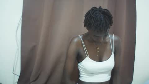 Snapshot of queen_0012 chatting on 05-11-26, 08:20 asher online show from 05-11-26, 08:20