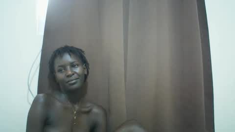 Snapshot of queen_0012 chatting on 05-12-26, 01:08 asher online show from 05-12-26, 01:08