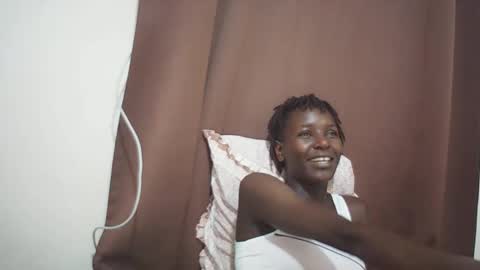 Snapshot of queen_0012 chatting on 05-14-26, 01:40 asher online show from 05-14-26, 01:40