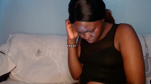 Snapshot of queen_12344 chatting on 01-24-25, 03:24 emmie online show from 01-24-25, 03:24