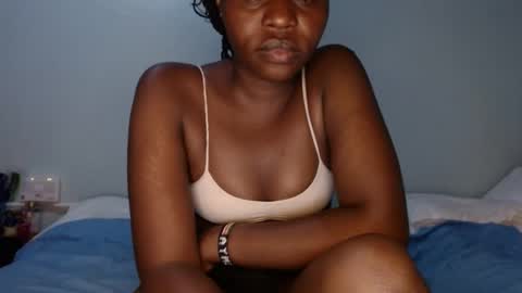 Snapshot of queen_12344 chatting on 03-04-25, 03:59 emmie online show from 03-04-25, 03:59