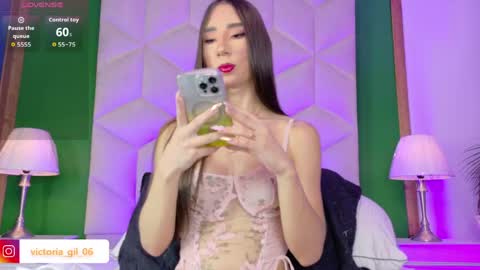 Snapshot of queen__violet chatting on 05-12-26, 07:55 Queen Violet online show from 05-12-26, 07:55