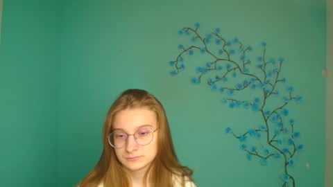 Amelie online show from 03-08-26, 12:09