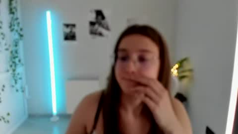 Amelie online show from 07-12-26, 07:43
