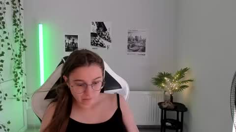 Amelie online show from 07-16-26, 07:03