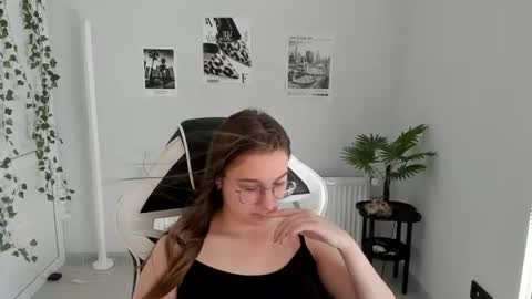 Amelie online show from 07-17-26, 07:04