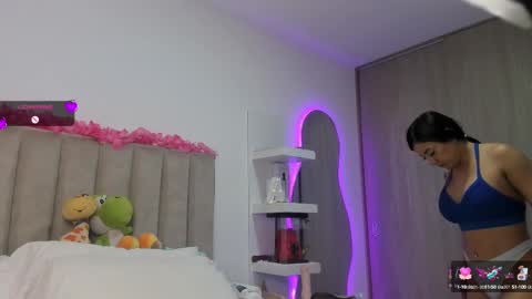 Snapshot of queen_antonella_oficial chatting on 03-04-25, 11:51 QUEEN ANTONELLA online show from 03-04-25, 11:51