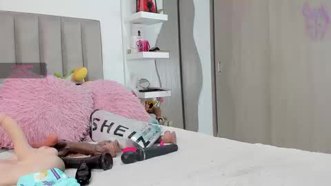 Snapshot of queen_antonella_oficial chatting on 09-13-25, 02:39 QUEEN ANTONELLA online show from 09-13-25, 02:39