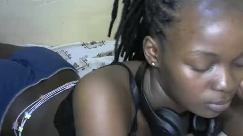Snapshot of queen_banice chatting on 11-15-25, 08:49 queen_banice online show from 11-15-25, 08:49