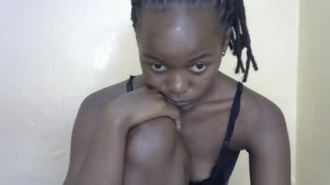 Snapshot of queen_banice chatting on 11-16-25, 09:37 queen_banice online show from 11-16-25, 09:37