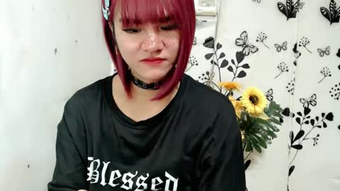 Snapshot of queen_elicktra chatting on 02-04-25, 01:06 JOY online show from 02-04-25, 01:06