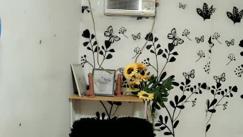 Snapshot of queen_elicktra chatting on 02-12-25, 10:59 JOY online show from 02-12-25, 10:59