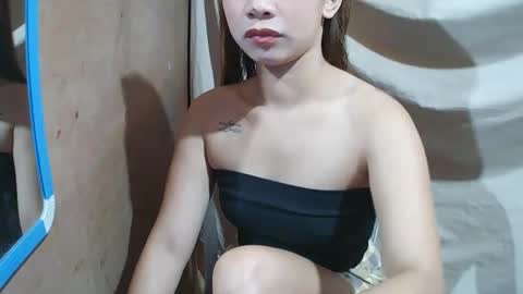 Snapshot of queen_hotmom chatting on 03-06-25, 01:37 queen online show from 03-06-25, 01:37