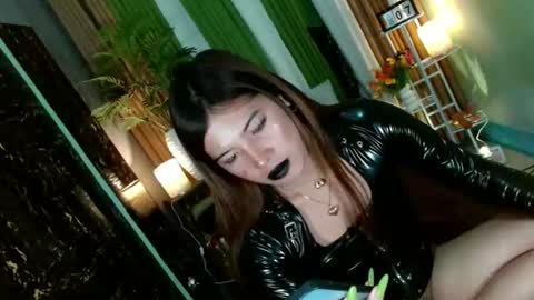 Kendal  online here from 6am-3pm philippine time online show from 10-07-25, 10:34