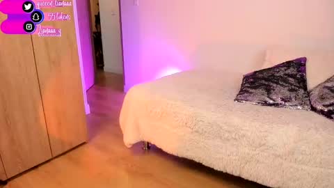 Snapshot of queen_liana chatting on 12-20-24, 07:33 Liana  online show from 12-20-24, 07:33