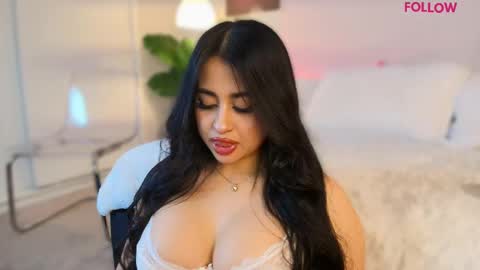 Snapshot of queen_liana chatting on 02-18-26, 05:03 Liana online show from 02-18-26, 05:03