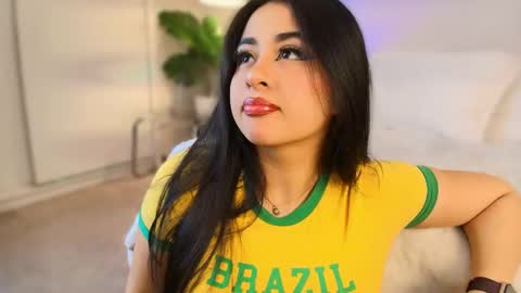 Snapshot of queen_liana chatting on 02-19-26, 07:04 Liana online show from 02-19-26, 07:04