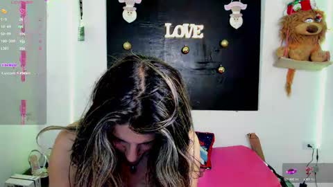 Snapshot of queen_natttyy chatting on 12-06-24, 05:53 queen_natttyy online show from 12-06-24, 05:53