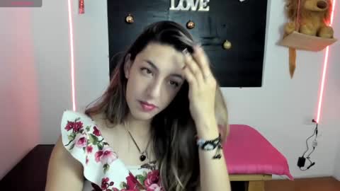 Snapshot of queen_natttyy chatting on 12-24-24, 04:33 queen_natttyy online show from 12-24-24, 04:33