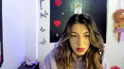 Snapshot of queen_natttyy chatting on 02-18-25, 01:00 queen_natttyy online show from 02-18-25, 01:00