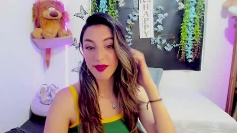 Snapshot of queen_natttyy chatting on 09-25-25, 03:27 queen_natttyy online show from 09-25-25, 03:27