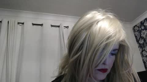 Snapshot of queen_of_the_deck chatting on 06-03-26, 02:25 Topaz blue dreamo989n999 online show from 06-03-26, 02:25