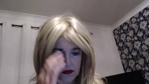Snapshot of queen_of_the_deck chatting on 07-19-26, 01:20 Topaz blue dreamo989n999 online show from 07-19-26, 01:20
