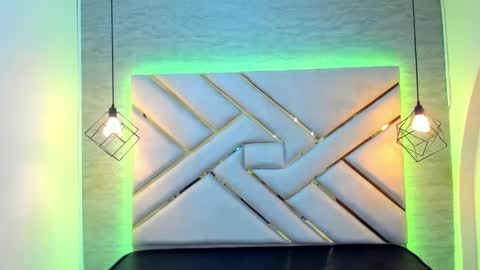 Snapshot of queen_perla_ chatting on 12-17-24, 06:20 online show from 12-17-24, 06:20