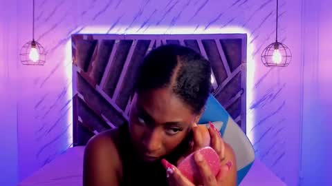 Snapshot of queen_perla_ chatting on 12-18-24, 05:31 online show from 12-18-24, 05:31
