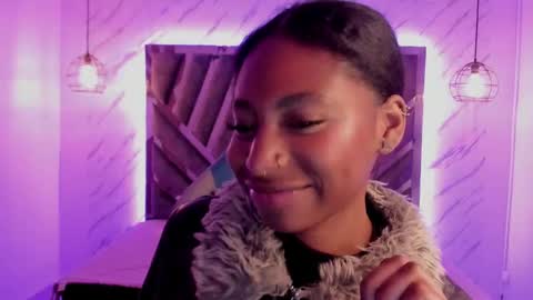 Snapshot of queen_perla_ chatting on 12-18-24, 11:40 online show from 12-18-24, 11:40