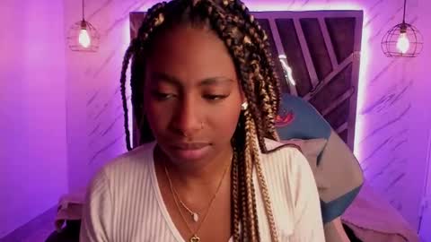 Snapshot of queen_perla_ chatting on 12-20-24, 06:02 online show from 12-20-24, 06:02
