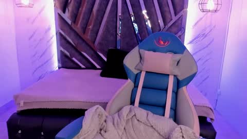 Snapshot of queen_perla_ chatting on 12-21-24, 03:09 online show from 12-21-24, 03:09