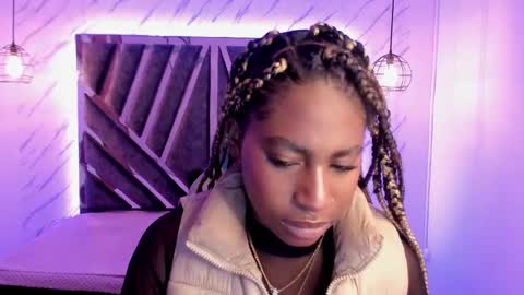 Snapshot of queen_perla_ chatting on 12-22-24, 03:00 online show from 12-22-24, 03:00