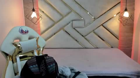 Snapshot of queen_perla_ chatting on 12-28-24, 12:03 online show from 12-28-24, 12:03