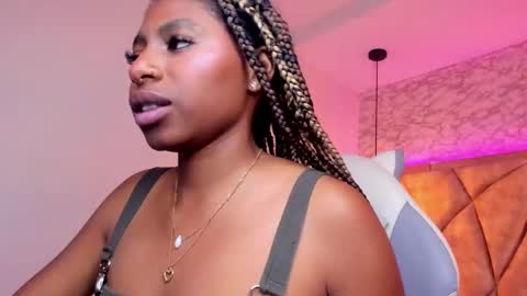 Snapshot of queen_perla_ chatting on 01-11-25, 05:29 online show from 01-11-25, 05:29