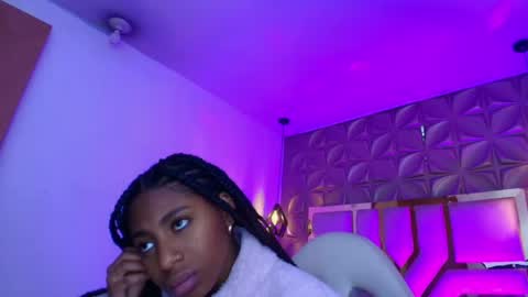 Snapshot of queen_perla_ chatting on 05-01-26, 11:59 online show from 05-01-26, 11:59